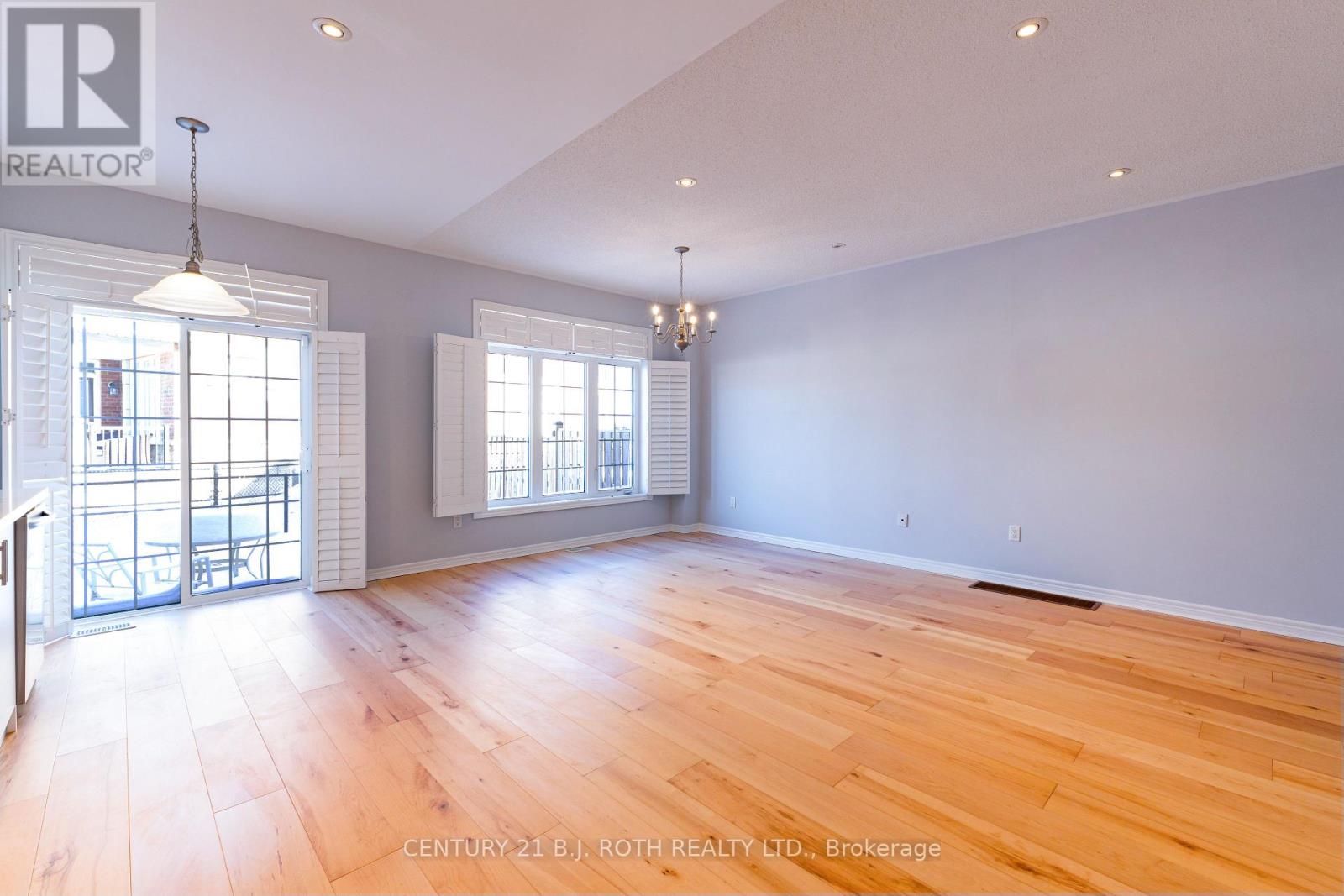 3047 Eberly Woods Drive, Oakville, Ontario  L6M 0T6 - Photo 8 - W12774228