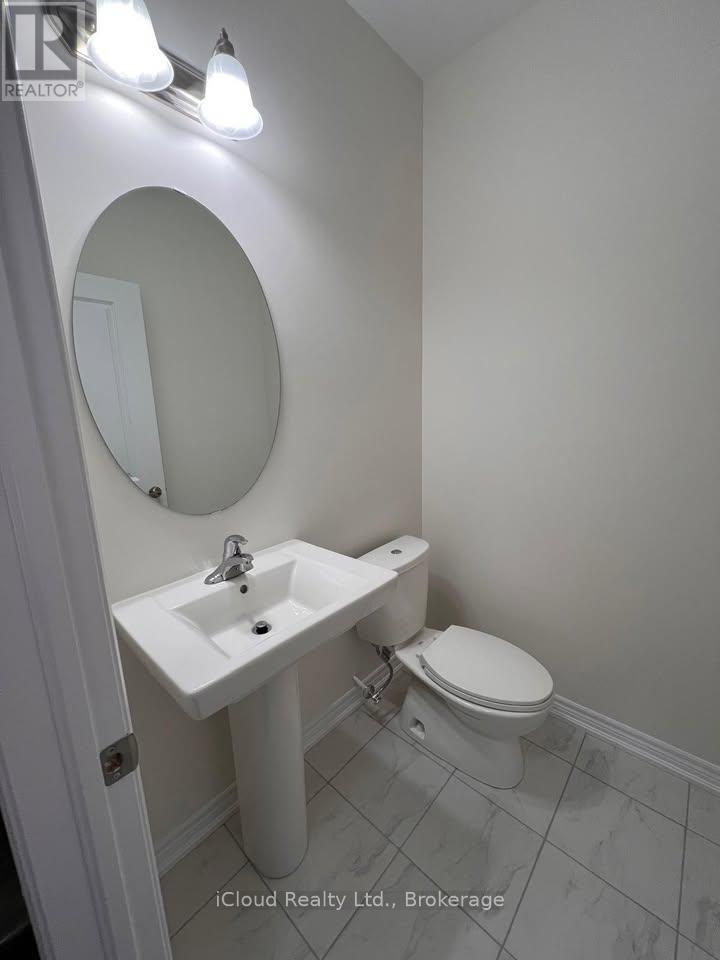 214 Broadacre Drive, Kitchener, Ontario  N2R 0S6 - Photo 2 - X12774194