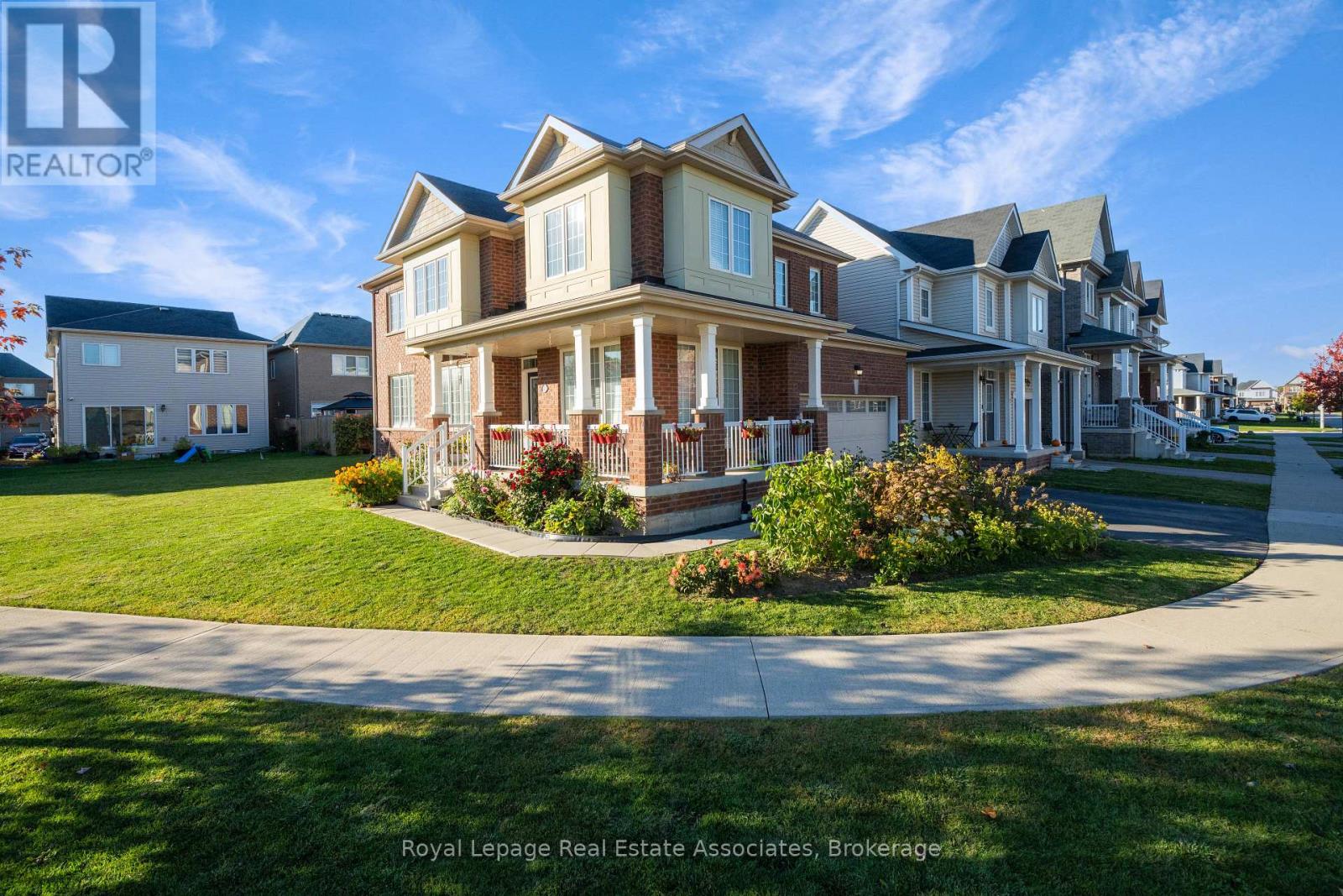 121 Esther Crescent, Thorold, Ontario  L3B 0H1 - Photo 2 - X12774208