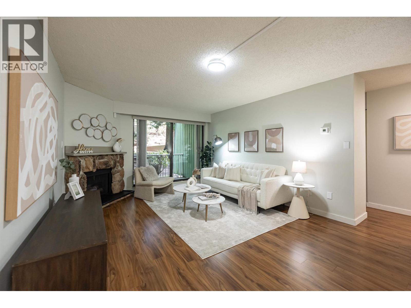 Listing Picture 2 of 25 : 102 3901 CARRIGAN COURT, Burnaby / 本拿比 - 魯藝地產 Yvonne Lu Group - MLS Medallion Club Member