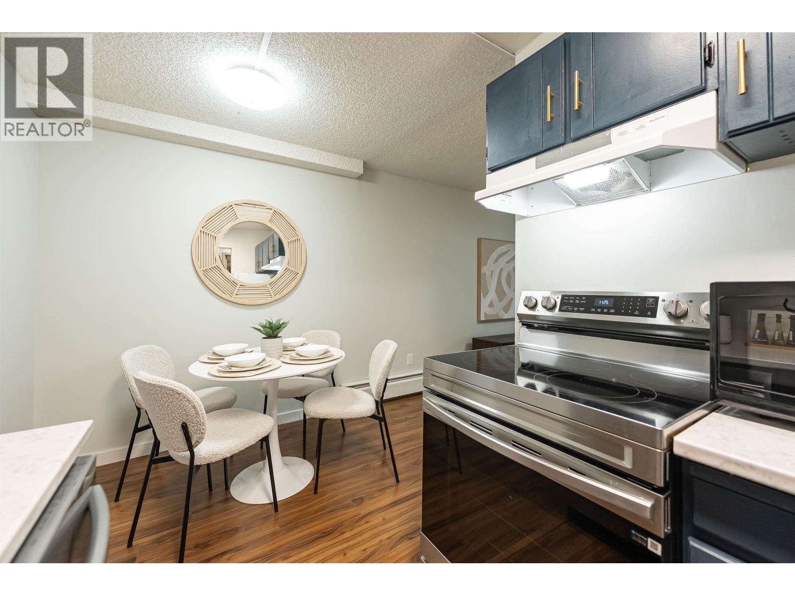 Listing Picture 9 of 25 : 102 3901 CARRIGAN COURT, Burnaby / 本拿比 - 魯藝地產 Yvonne Lu Group - MLS Medallion Club Member