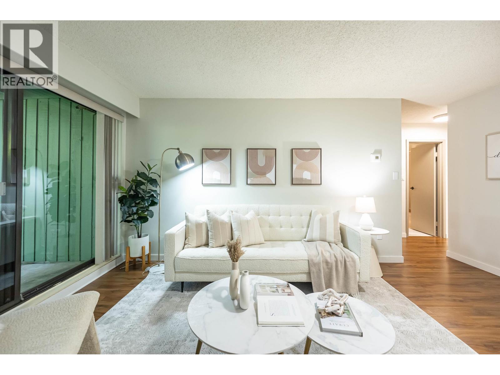 Listing Picture 4 of 25 : 102 3901 CARRIGAN COURT, Burnaby / 本拿比 - 魯藝地產 Yvonne Lu Group - MLS Medallion Club Member