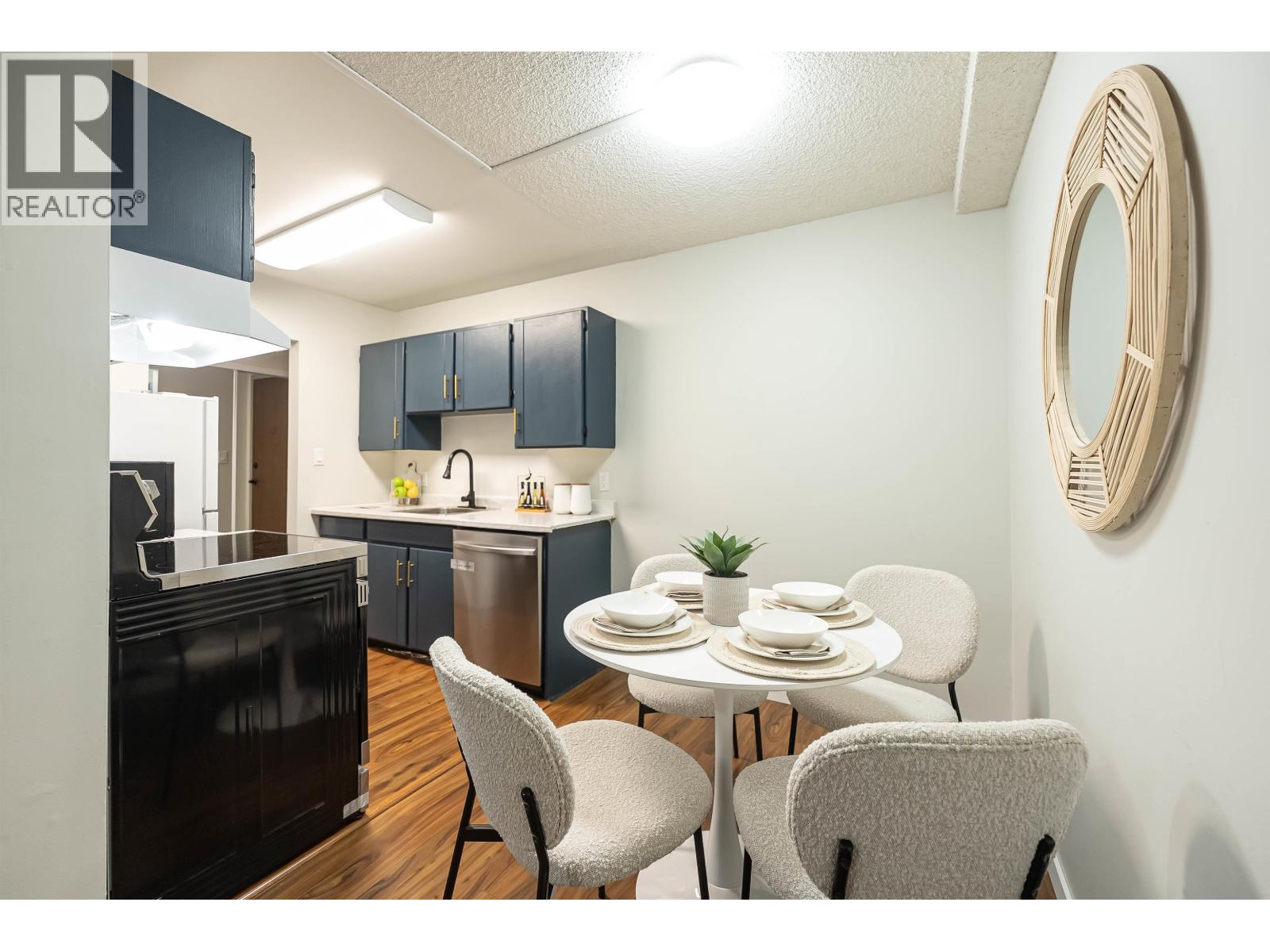 Listing Picture 8 of 25 : 102 3901 CARRIGAN COURT, Burnaby / 本拿比 - 魯藝地產 Yvonne Lu Group - MLS Medallion Club Member