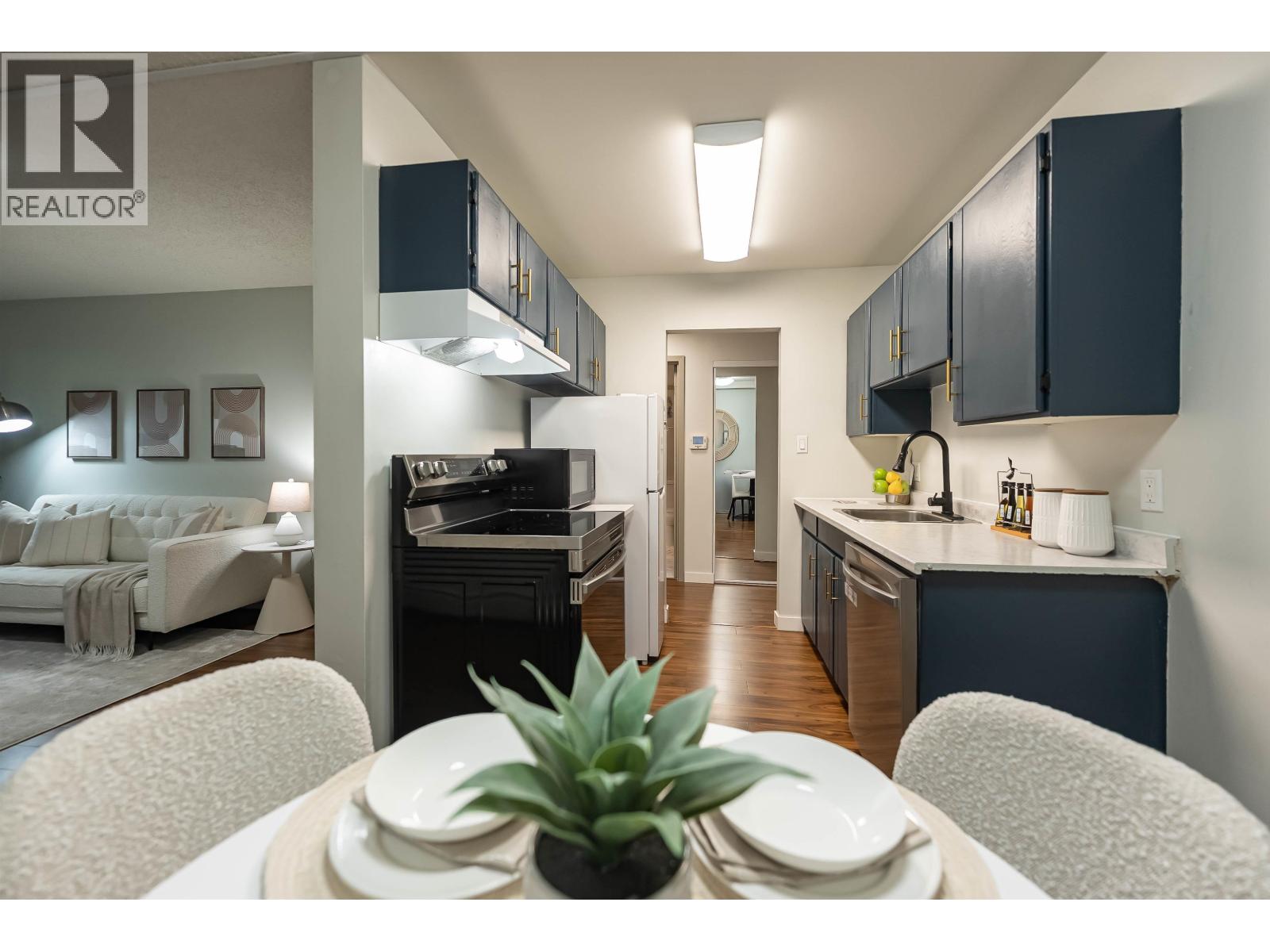 Listing Picture 11 of 25 : 102 3901 CARRIGAN COURT, Burnaby / 本拿比 - 魯藝地產 Yvonne Lu Group - MLS Medallion Club Member