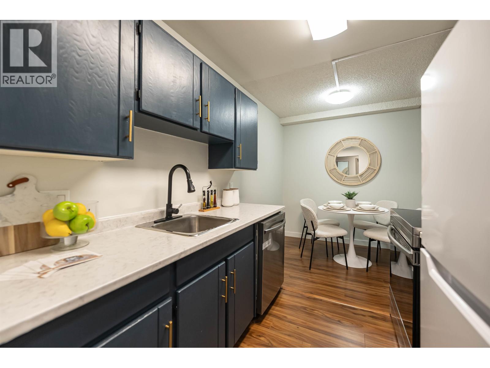 Listing Picture 13 of 25 : 102 3901 CARRIGAN COURT, Burnaby / 本拿比 - 魯藝地產 Yvonne Lu Group - MLS Medallion Club Member