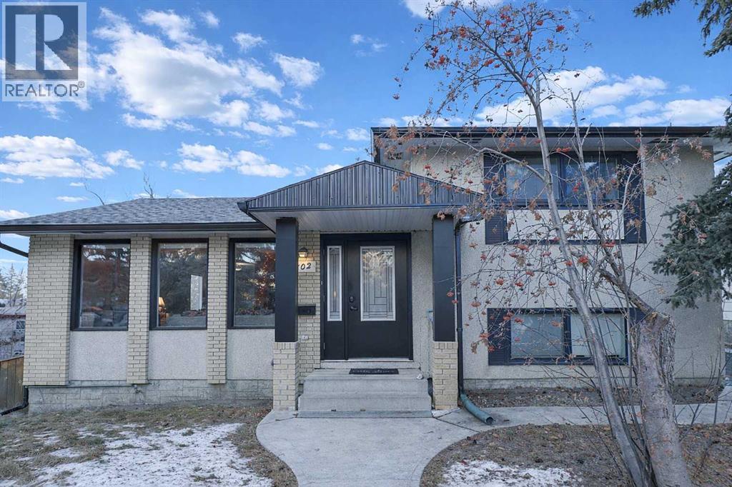 102 Dalgleish Bay Nw, Calgary, Alberta  T3A 1K8 - Photo 1 - A2280097