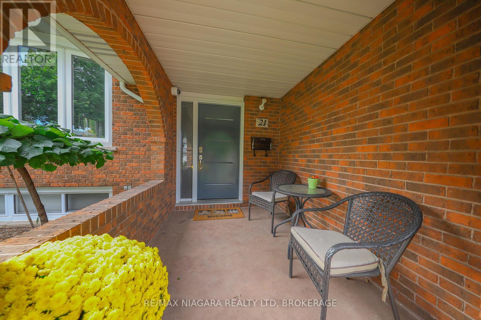 21 Jessica Drive, St. Catharines, Ontario  L2M 6V9 - Photo 2 - X12774244