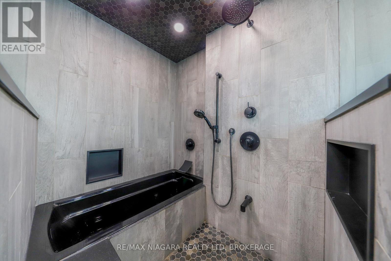 21 Jessica Drive, St. Catharines, Ontario  L2M 6V9 - Photo 20 - X12774244