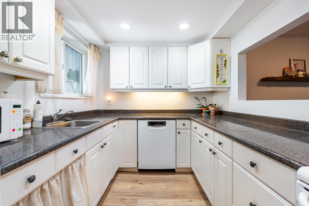 839 Alexander Bay, Port Moody, British Columbia  V3H 3R7 - Photo 5 - R3088270