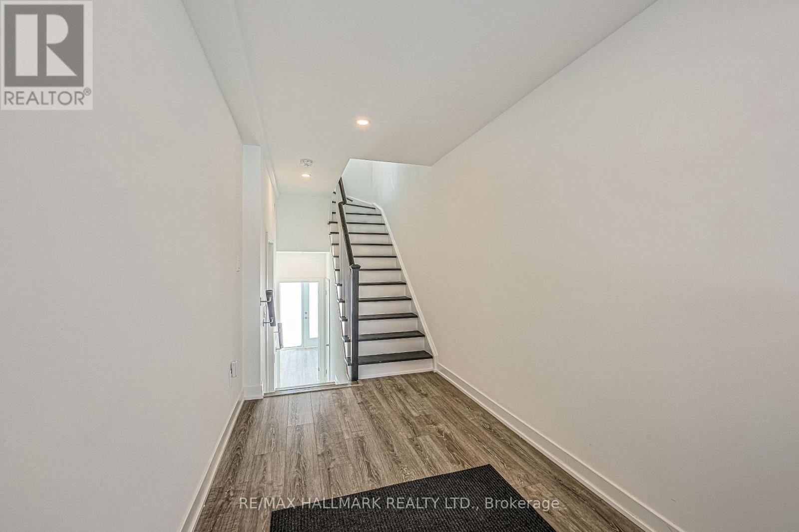 5500 Main Street, Whitchurch-Stouffville, Ontario  L4A 4W8 - Photo 4 - N12774246