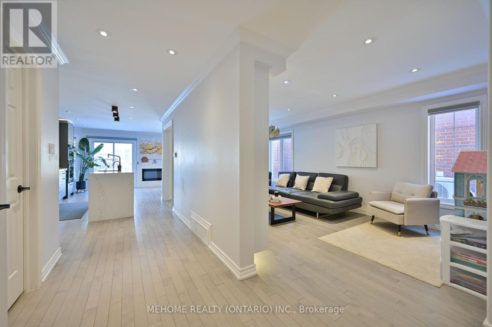 94 Manorheights Street, Richmond Hill, Ontario  L4S 2H5 - Photo 6 - N12774254