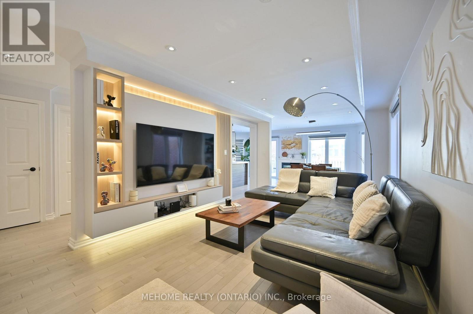 94 Manorheights Street, Richmond Hill, Ontario  L4S 2H5 - Photo 8 - N12774254