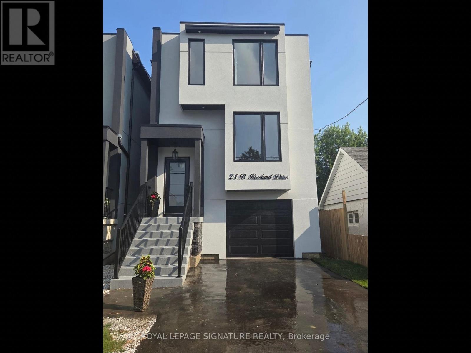 21B ROSELAND DRIVE, Toronto, Ontario