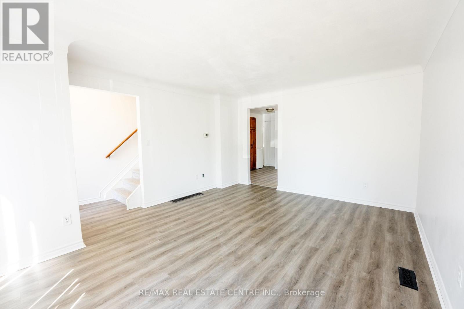 231 Perth Street, Brockville, Ontario  K6V 5E7 - Photo 2 - X12774242