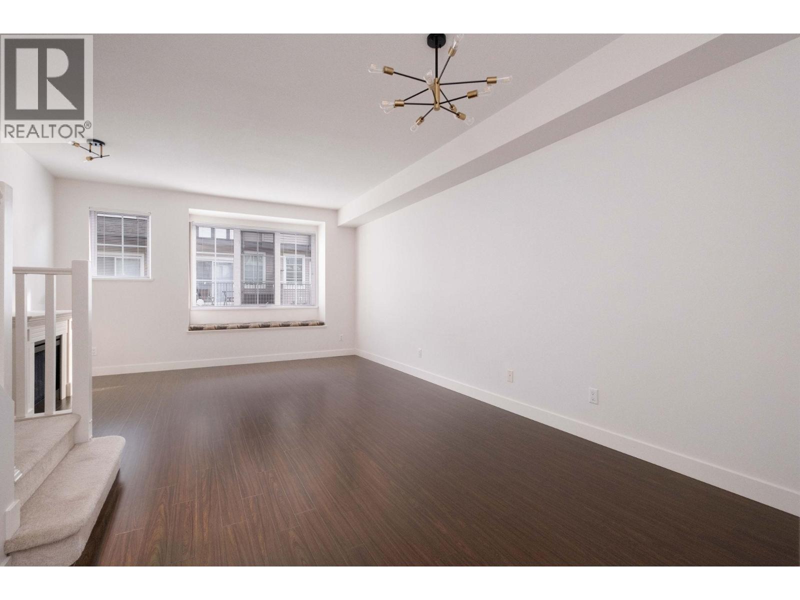 Listing Picture 2 of 33 : 24 8533 CUMBERLAND PLACE, Burnaby / 本拿比 - 魯藝地產 Yvonne Lu Group - MLS Medallion Club Member