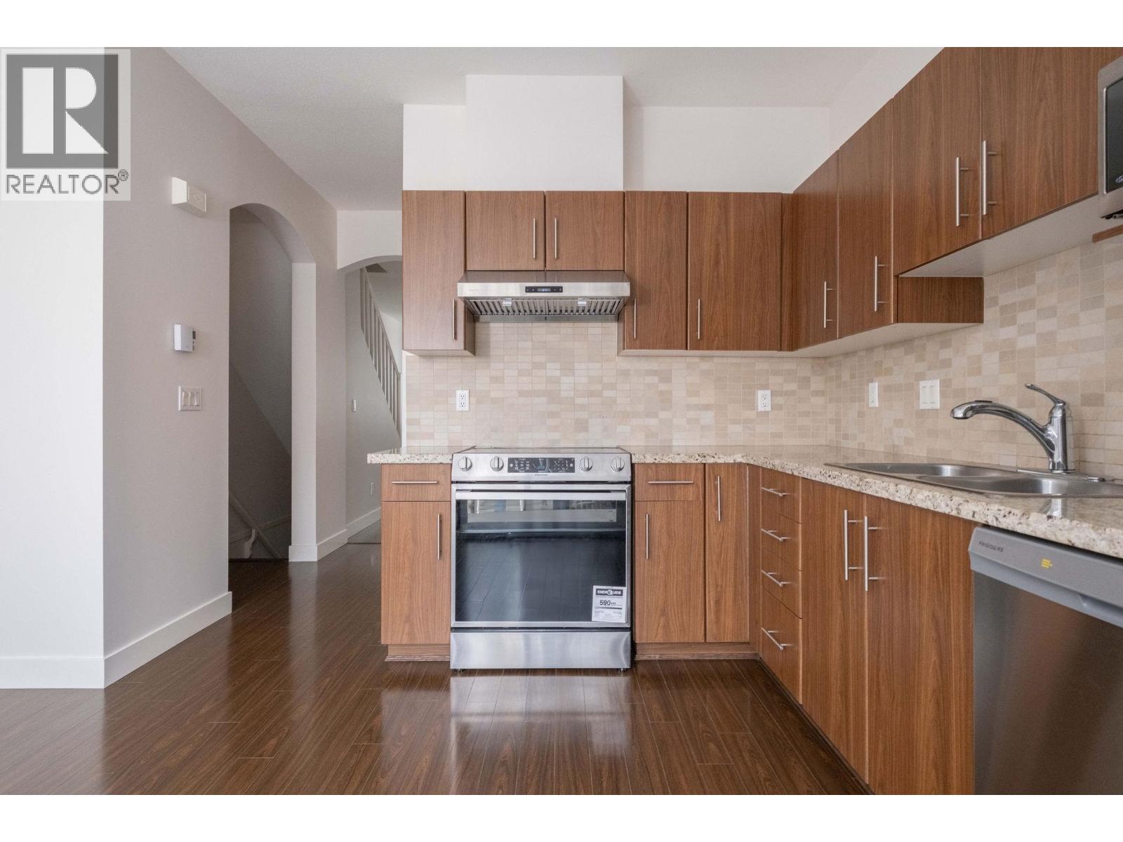 Listing Picture 10 of 33 : 24 8533 CUMBERLAND PLACE, Burnaby / 本拿比 - 魯藝地產 Yvonne Lu Group - MLS Medallion Club Member