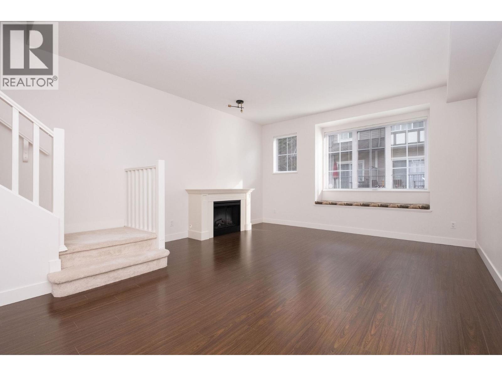 Listing Picture 4 of 33 : 24 8533 CUMBERLAND PLACE, Burnaby / 本拿比 - 魯藝地產 Yvonne Lu Group - MLS Medallion Club Member