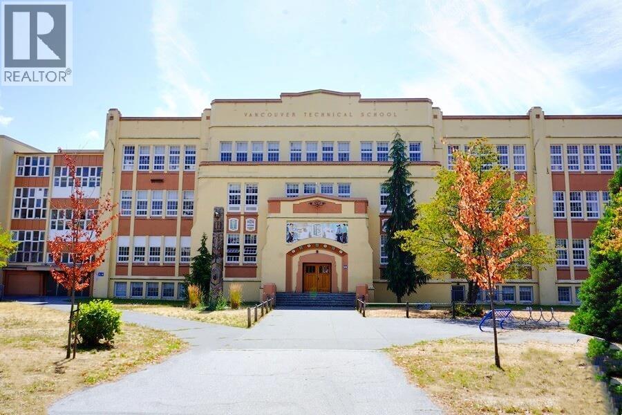 Listing Picture 34 of 40 : 2643 E 8TH AVENUE, Vancouver / 溫哥華 - 魯藝地產 Yvonne Lu Group - MLS Medallion Club Member