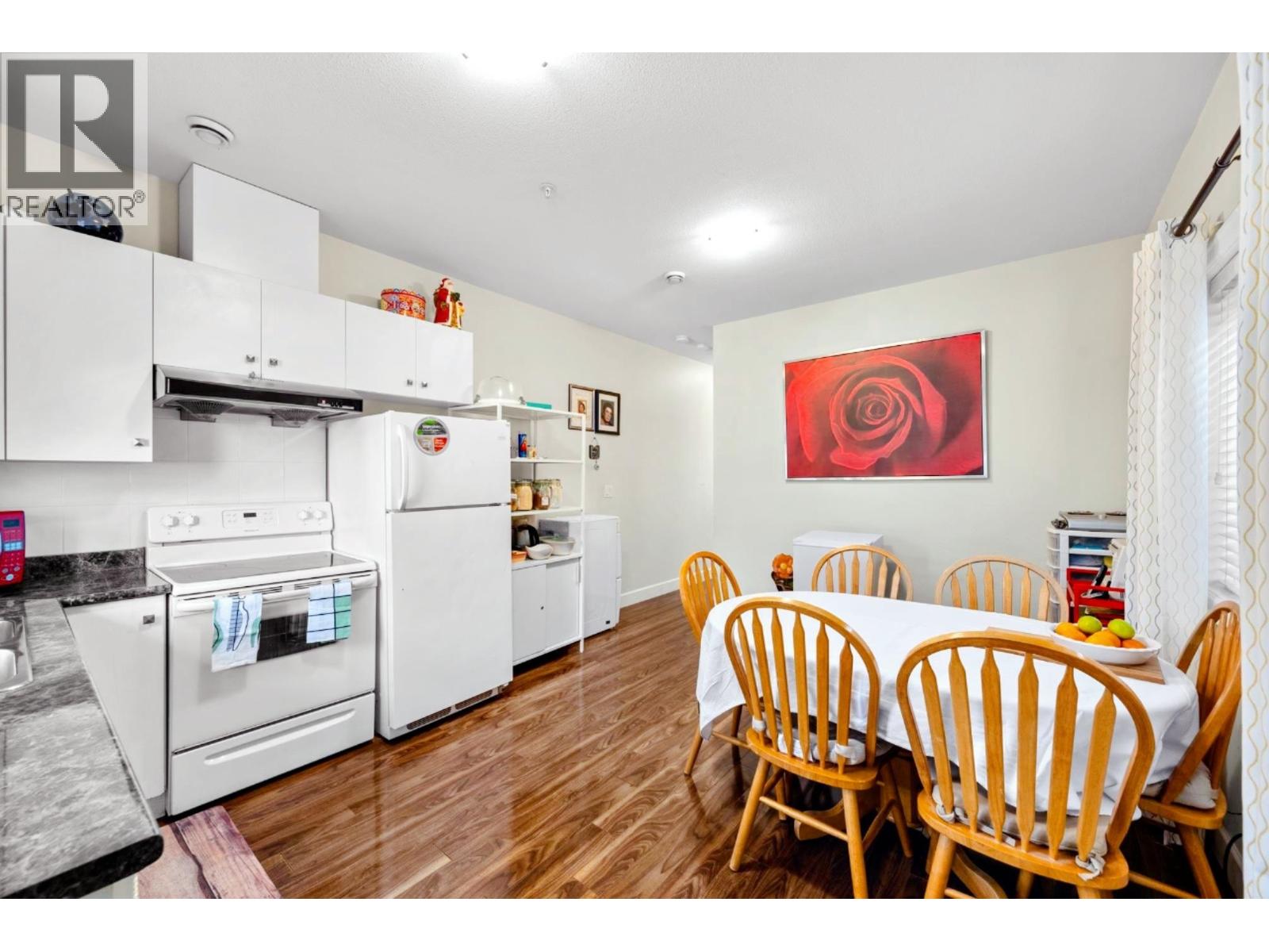 Listing Picture 17 of 40 : 2643 E 8TH AVENUE, Vancouver / 溫哥華 - 魯藝地產 Yvonne Lu Group - MLS Medallion Club Member