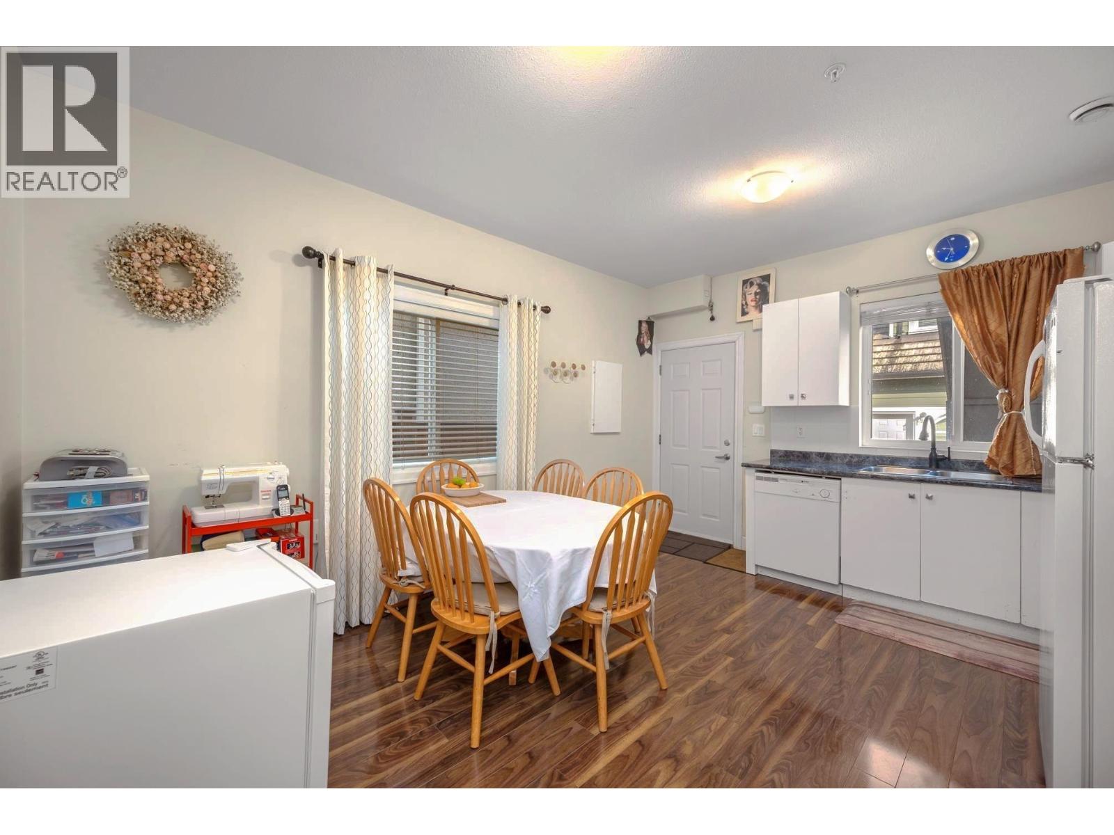 Listing Picture 20 of 40 : 2643 E 8TH AVENUE, Vancouver / 溫哥華 - 魯藝地產 Yvonne Lu Group - MLS Medallion Club Member