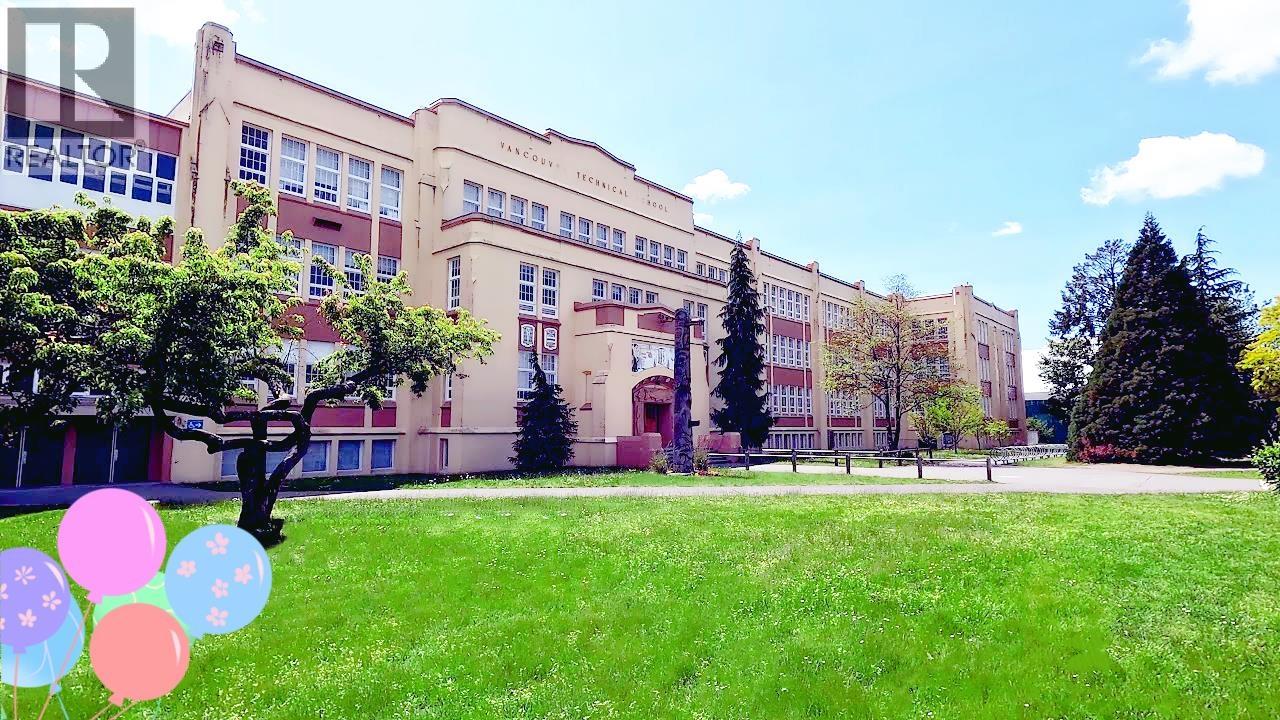 Listing Picture 35 of 40 : 2643 E 8TH AVENUE, Vancouver / 溫哥華 - 魯藝地產 Yvonne Lu Group - MLS Medallion Club Member