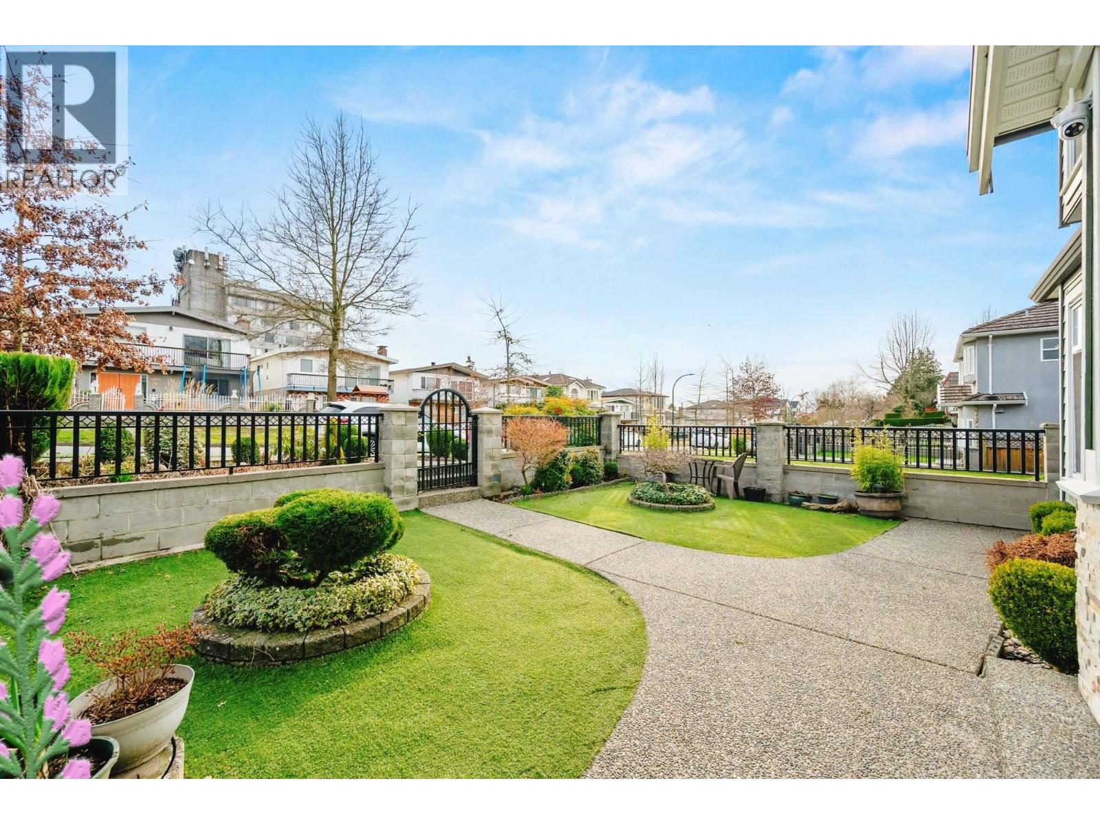 Listing Picture 3 of 40 : 2643 E 8TH AVENUE, Vancouver / 溫哥華 - 魯藝地產 Yvonne Lu Group - MLS Medallion Club Member