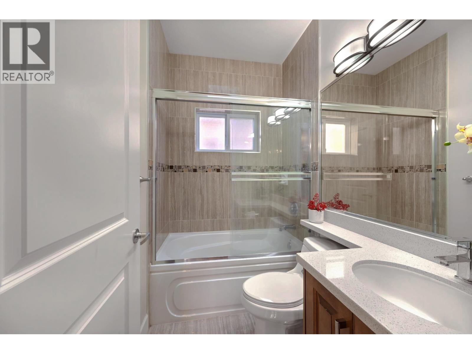 Listing Picture 26 of 40 : 2643 E 8TH AVENUE, Vancouver / 溫哥華 - 魯藝地產 Yvonne Lu Group - MLS Medallion Club Member