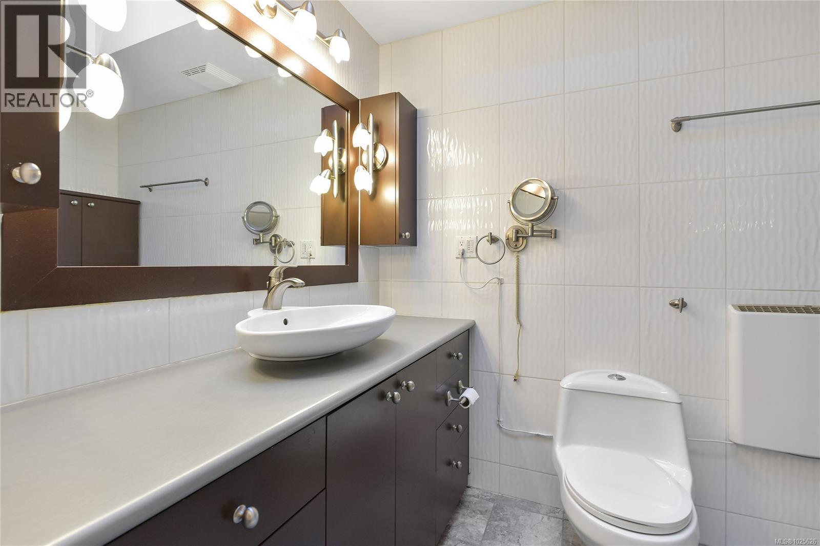 1470 Honeysuckle Pl, North Saanich, British Columbia  V8L 5J8 - Photo 24 - 1025626