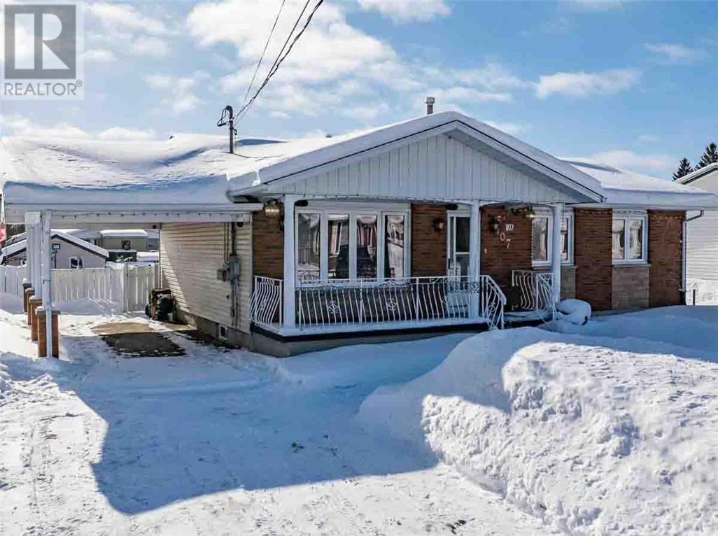107 Vaillancourt Crescent, Chelmsford, Ontario  P0M 1L0 - Photo 2 - 2126247