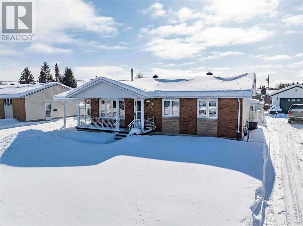 107 Vaillancourt Crescent, Chelmsford, Ontario  P0M 1L0 - Photo 3 - 2126247