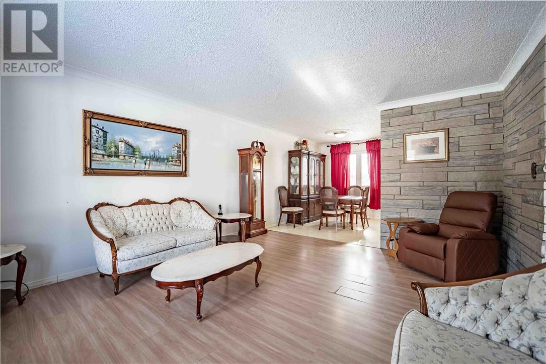 107 Vaillancourt Crescent, Chelmsford, Ontario  P0M 1L0 - Photo 9 - 2126247