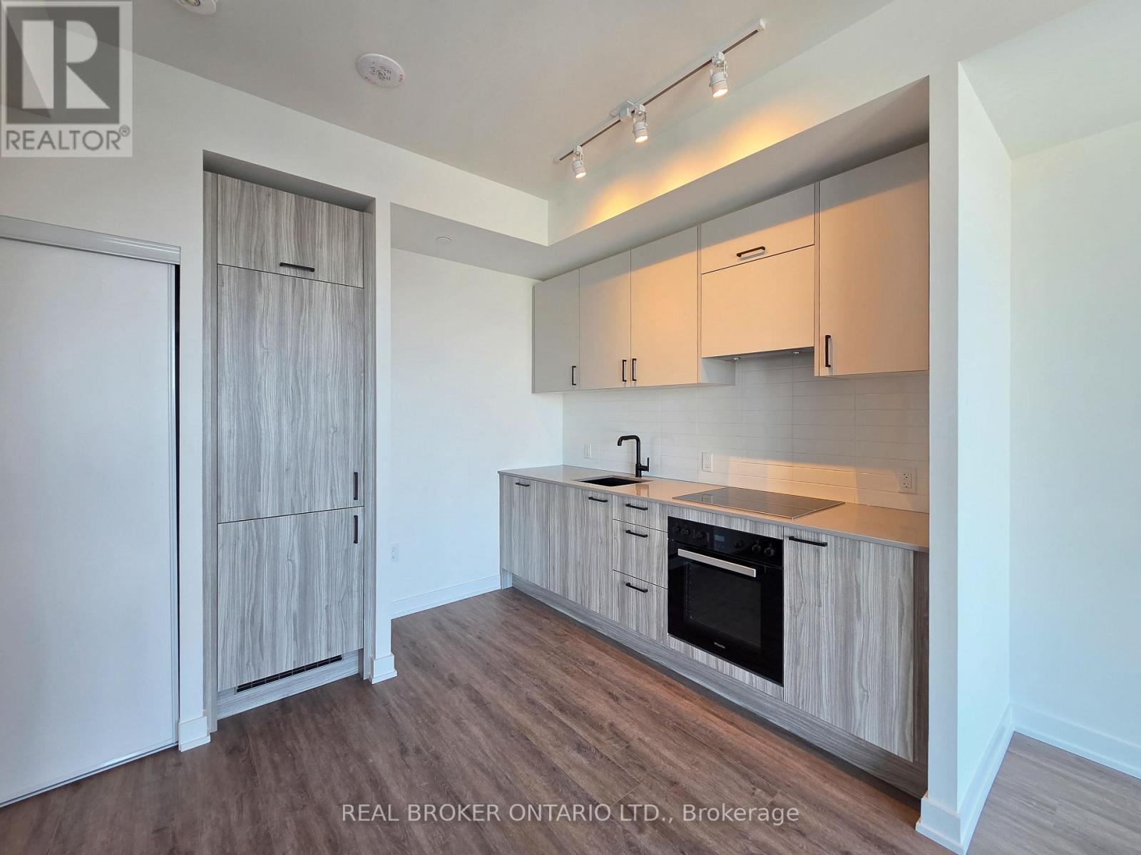 1108 - 1 Quarrington Lane, Toronto, Ontario  M3C 0S4 - Photo 2 - C12774286