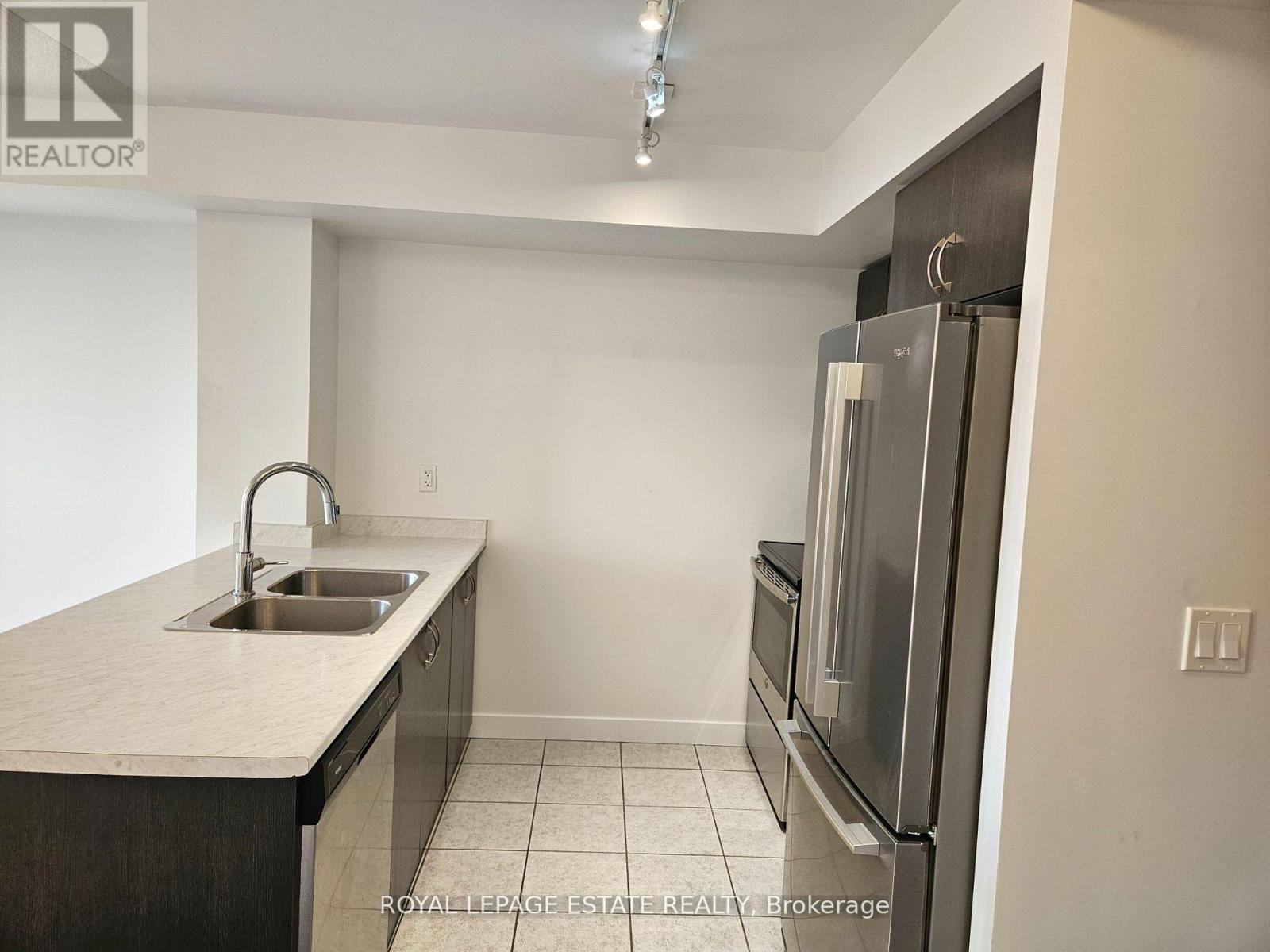 722 - 8 Trent Avenue, Toronto, Ontario  M4C 0A6 - Photo 3 - E12774314