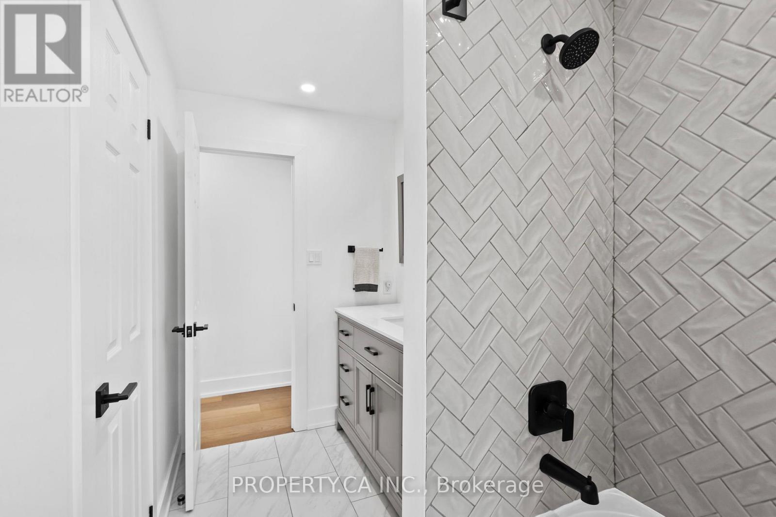 44 Andrew Hill Drive, Vaughan, Ontario  L4H 0H3 - Photo 23 - N12774328