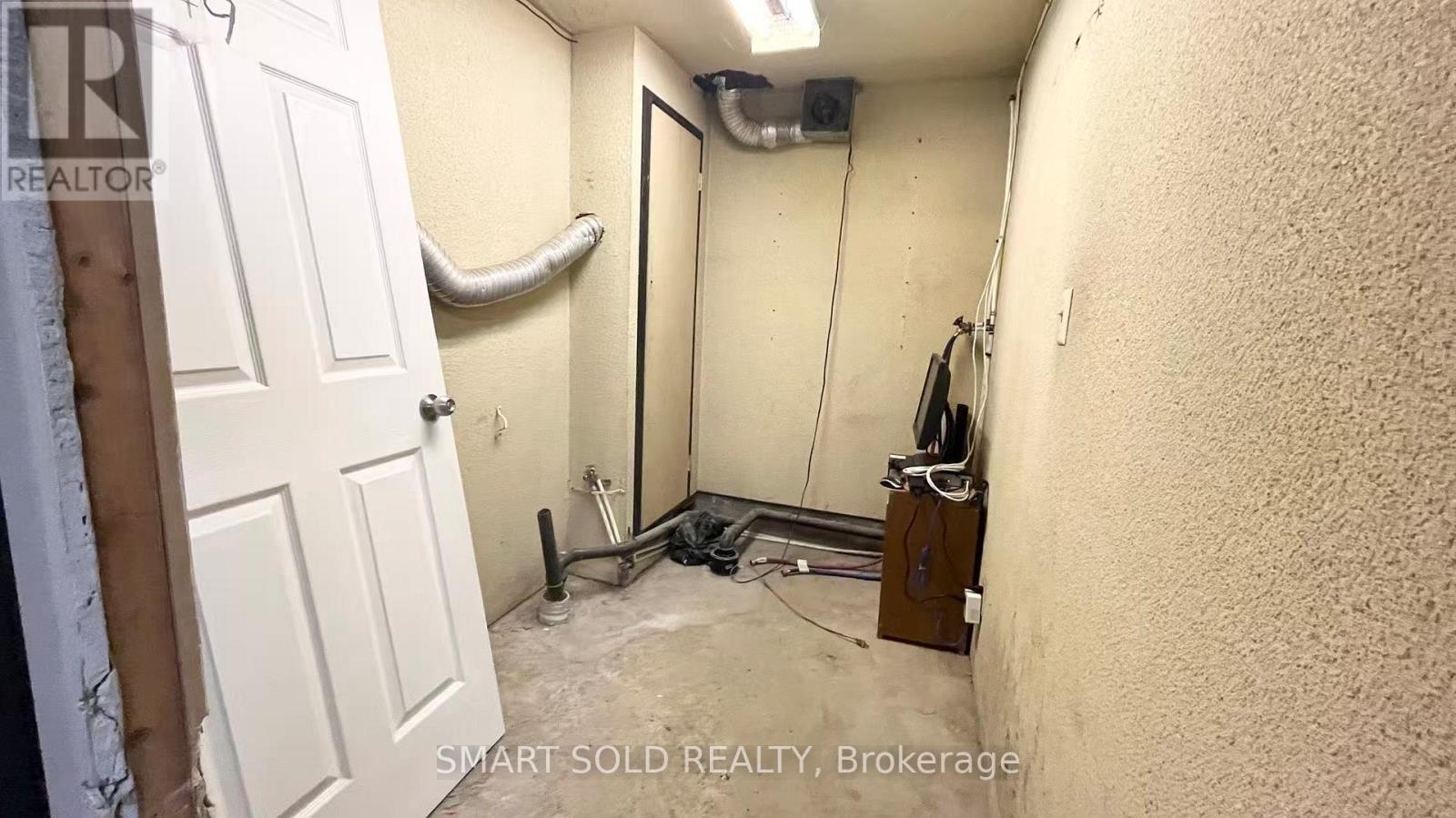 Main Flr + Bsmt - 1590 Eglinton Avenue W, Toronto, Ontario  M6E 2G8 - Photo 5 - W12774274