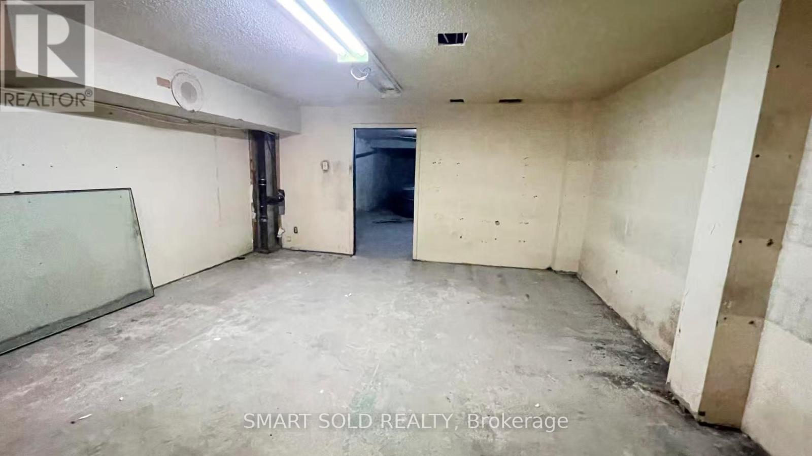 Main Flr + Bsmt - 1590 Eglinton Avenue W, Toronto, Ontario  M6E 2G8 - Photo 7 - W12774274