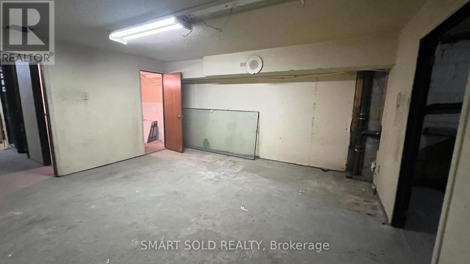 Main Flr + Bsmt - 1590 Eglinton Avenue W, Toronto, Ontario  M6E 2G8 - Photo 8 - W12774274