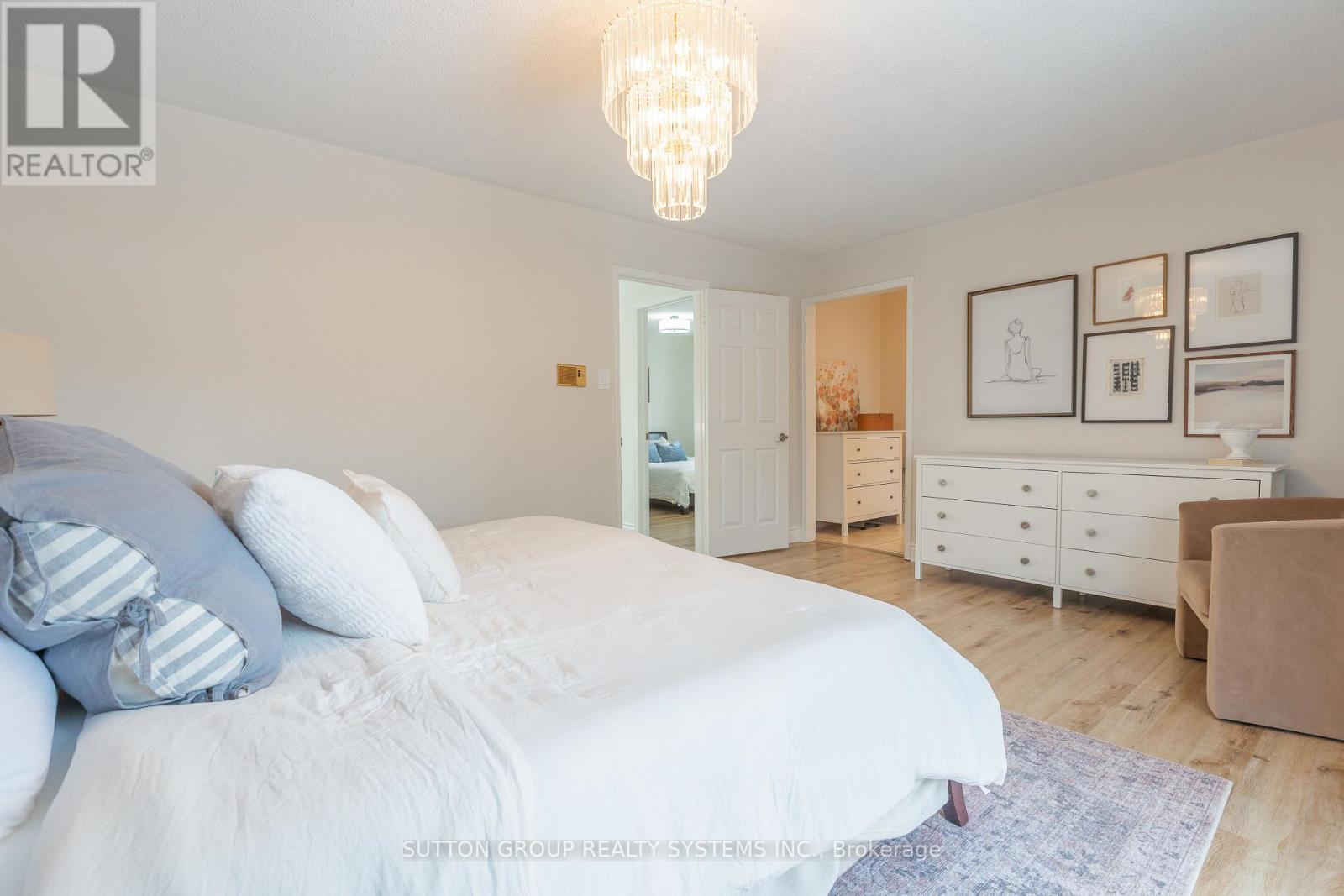 1135 Manor Road, Oakville, Ontario  L6M 1G3 - Photo 18 - W12774292