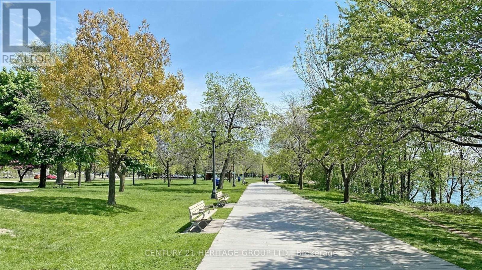 702 - 1910 Lake Shore Boulevard W, Toronto (High Park-Swansea), Ontario  M6S 1A2 - Photo 5 - W12774308