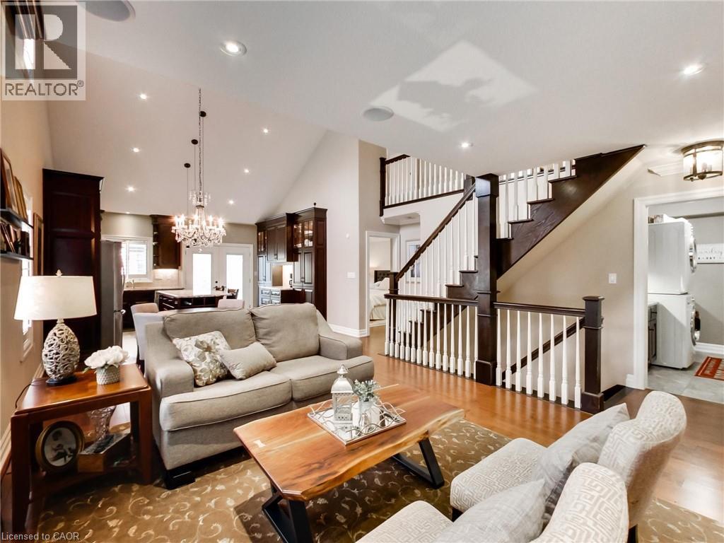 89 TOULON Avenue, Ancaster, Ontario