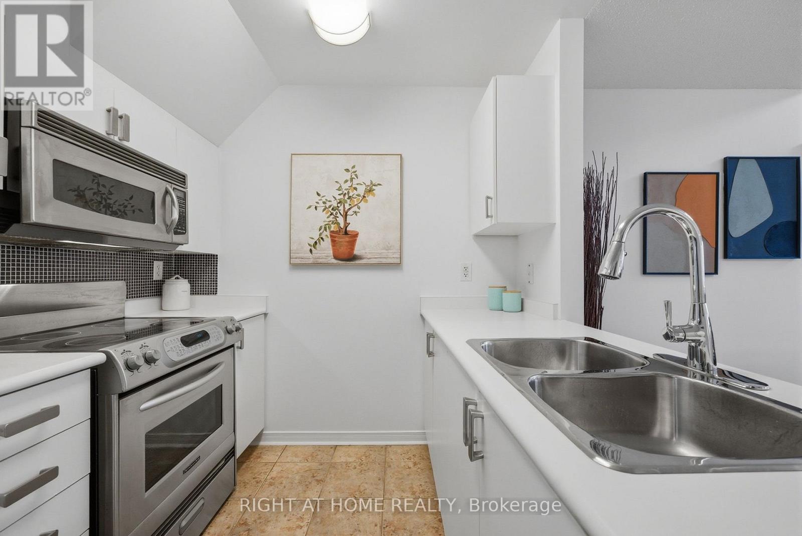 3 - 10 Petra Way, Whitby, Ontario  L1R 0A6 - Photo 15 - E12774354