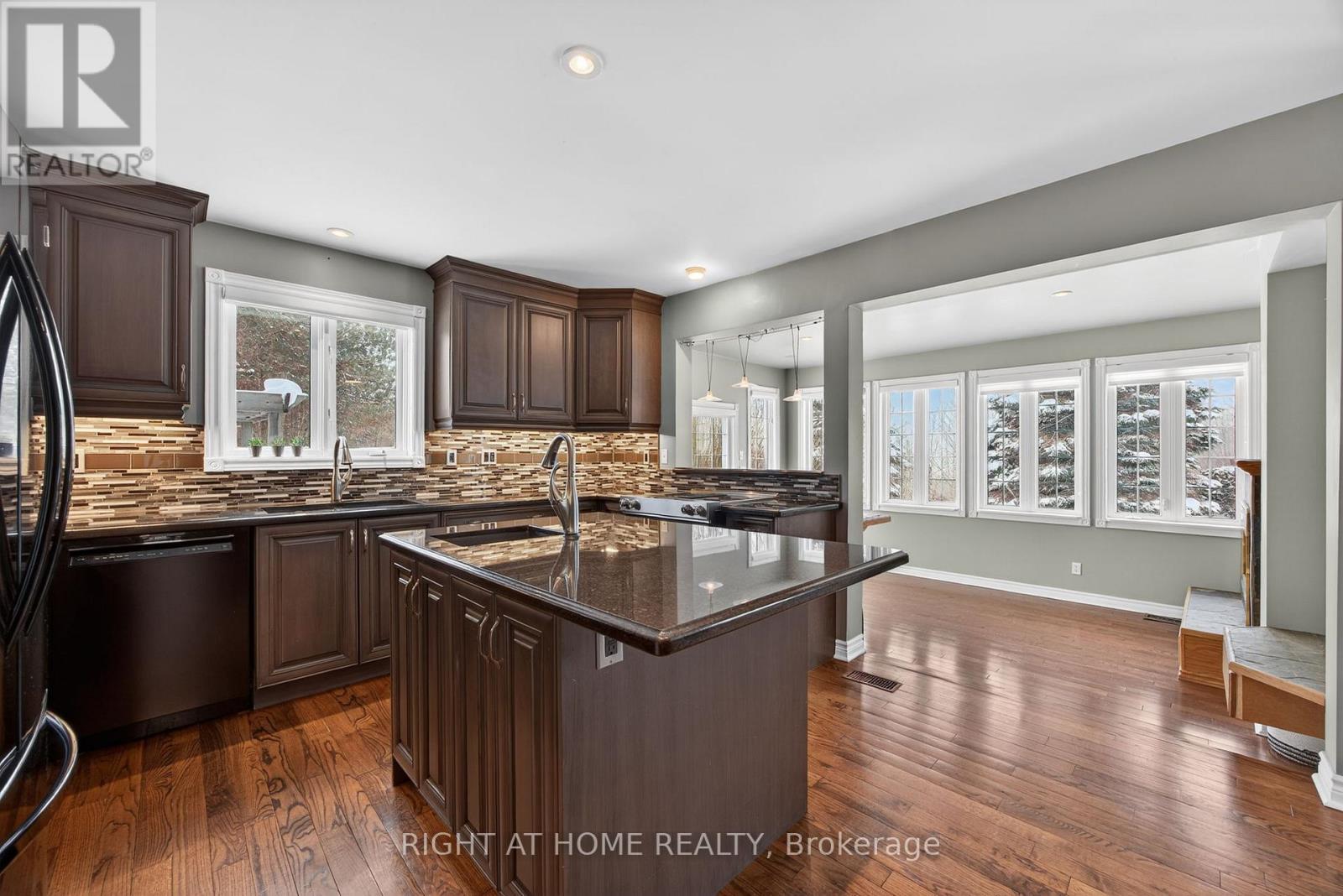 54 Highland Drive, Oro-Medonte, Ontario  L0L 2L0 - Photo 15 - S12774372