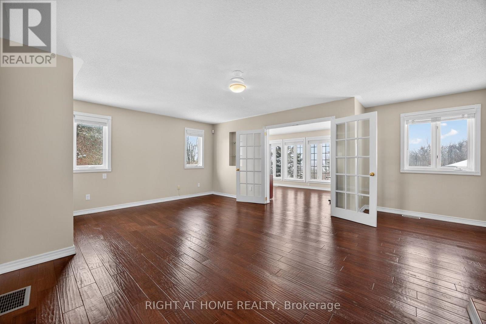 54 Highland Drive, Oro-Medonte, Ontario  L0L 2L0 - Photo 25 - S12774372