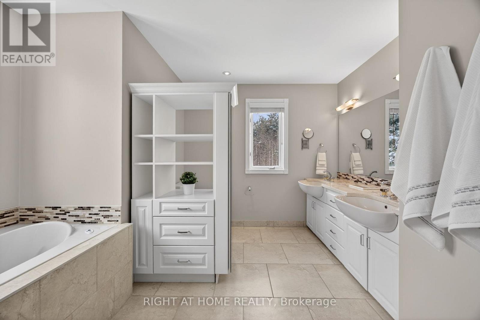 54 Highland Drive, Oro-Medonte, Ontario  L0L 2L0 - Photo 28 - S12774372