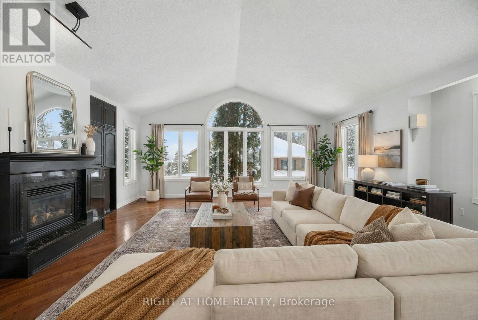 54 Highland Drive, Oro-Medonte, Ontario  L0L 2L0 - Photo 3 - S12774372