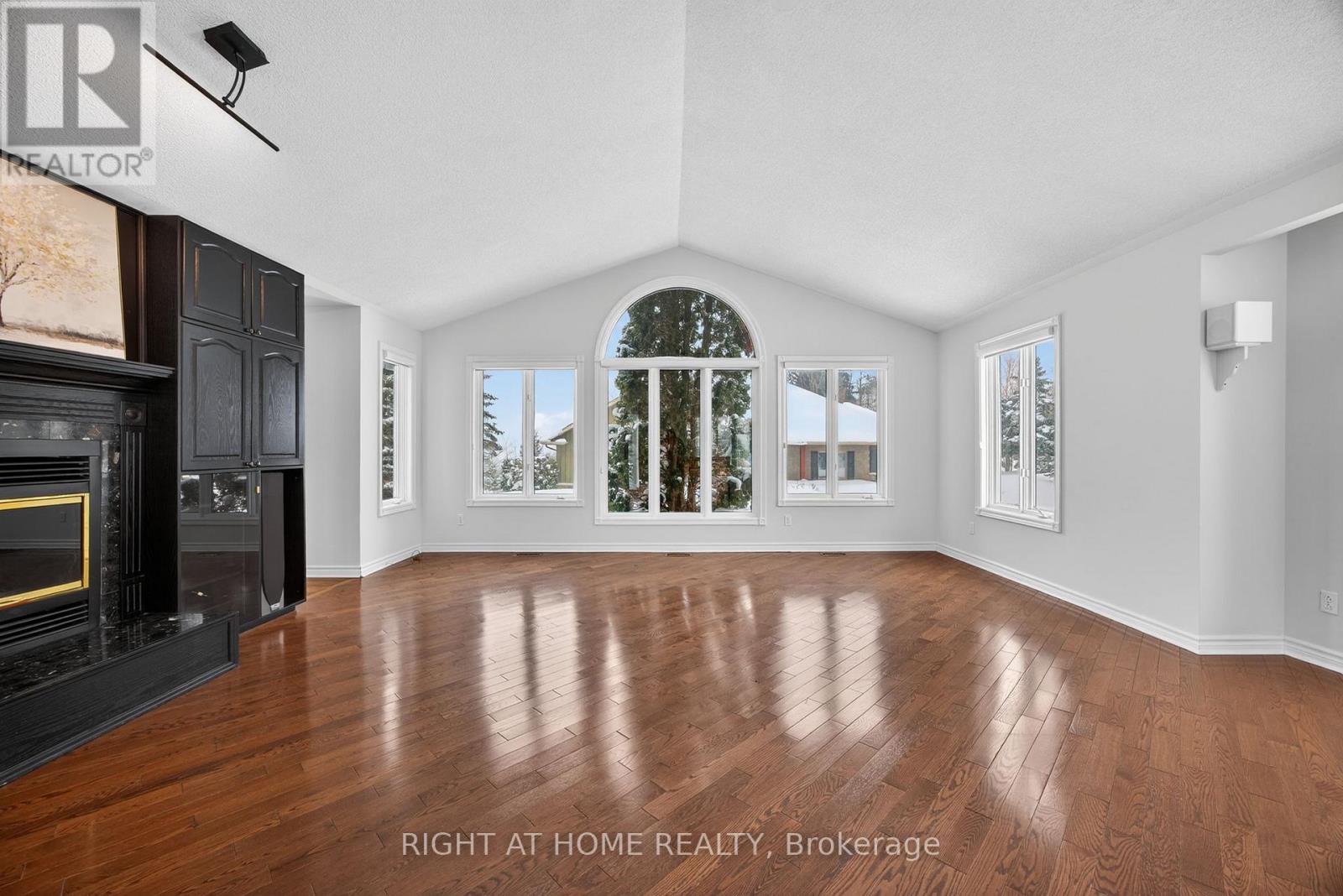 54 Highland Drive, Oro-Medonte, Ontario  L0L 2L0 - Photo 4 - S12774372