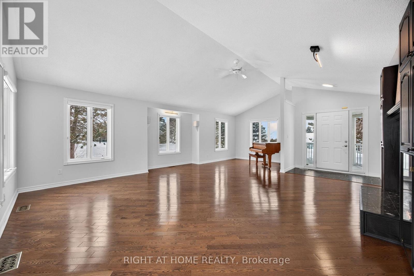 54 Highland Drive, Oro-Medonte, Ontario  L0L 2L0 - Photo 8 - S12774372