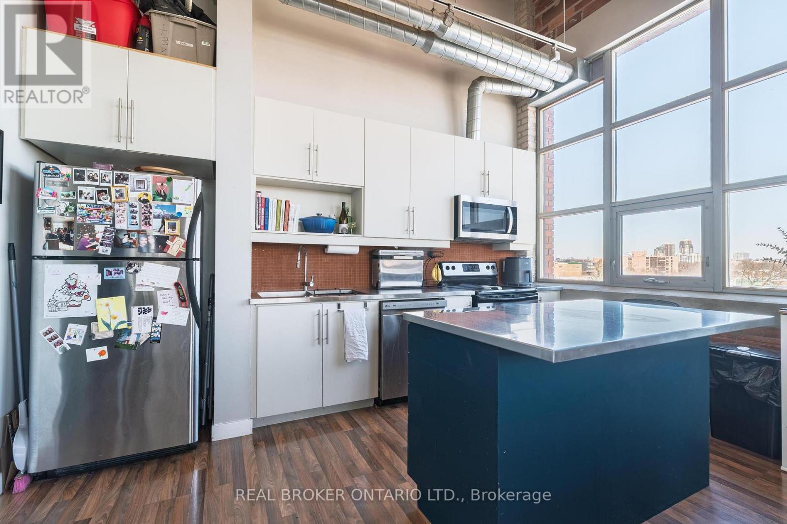 Ph3 - 2154 Dundas Street W, Toronto, Ontario  M6R 1X3 - Photo 7 - W12774010