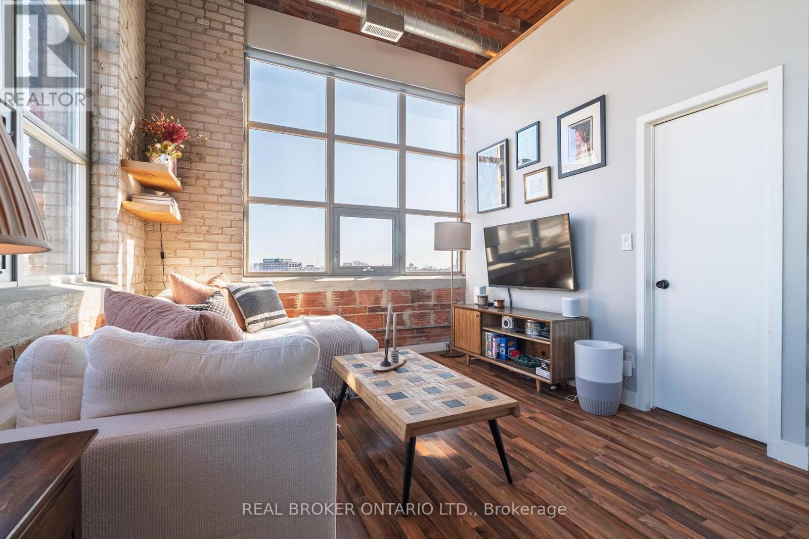 Ph3 - 2154 Dundas Street W, Toronto, Ontario  M6R 1X3 - Photo 4 - W12774010