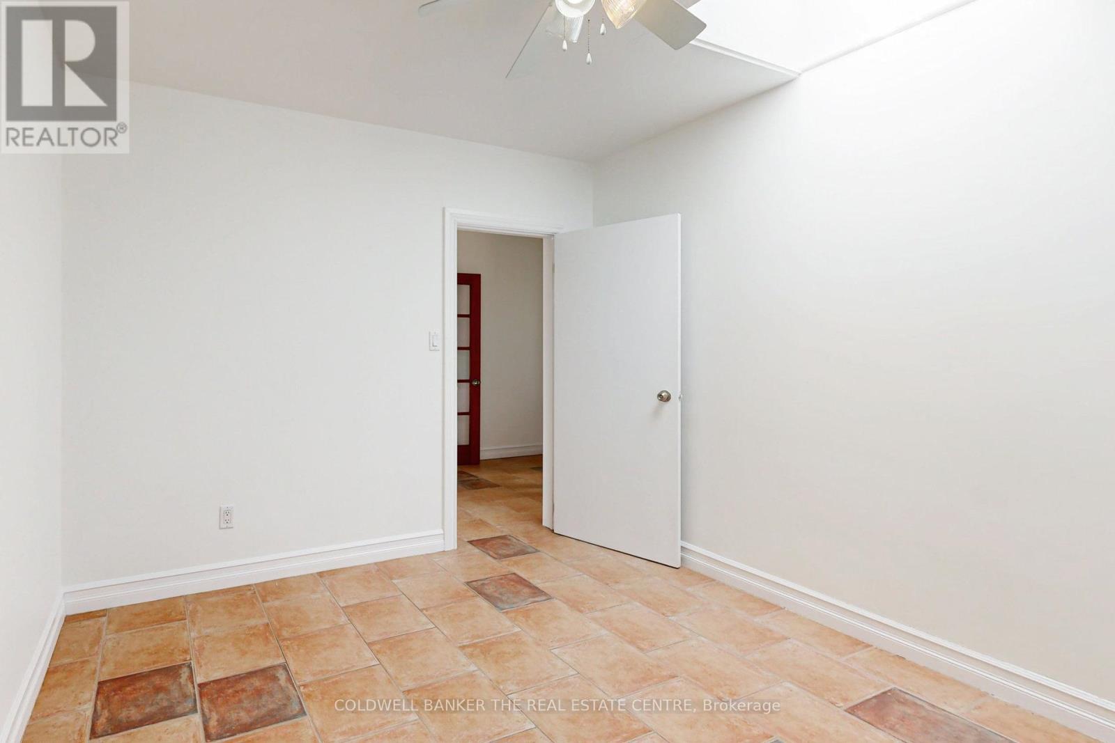686a The Queensway, Toronto, Ontario  M8Y 1K9 - Photo 11 - W12774368